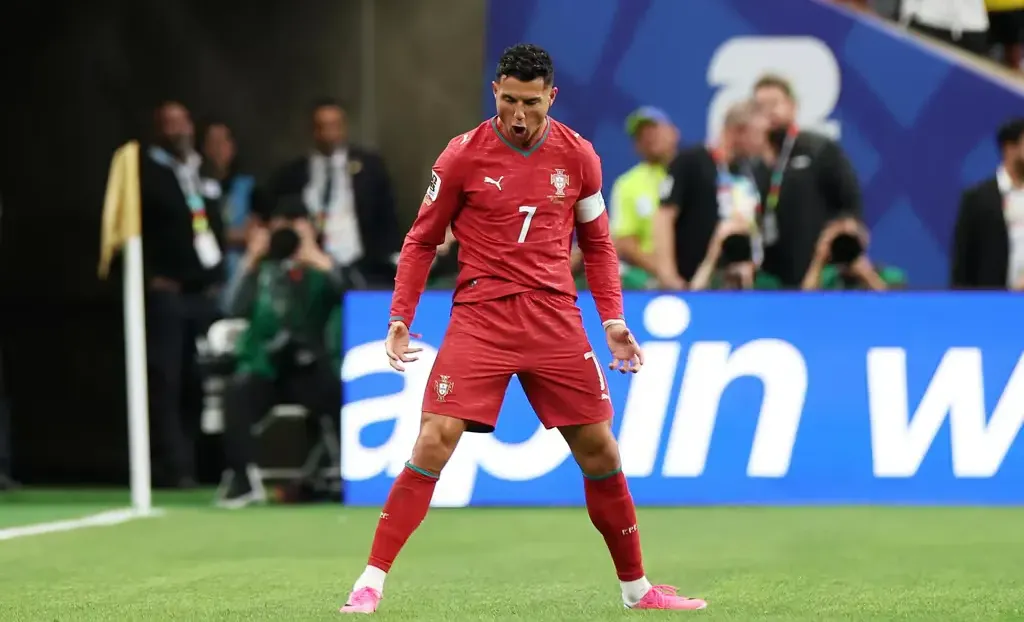 Cristiano Ronaldo volta a fazer história